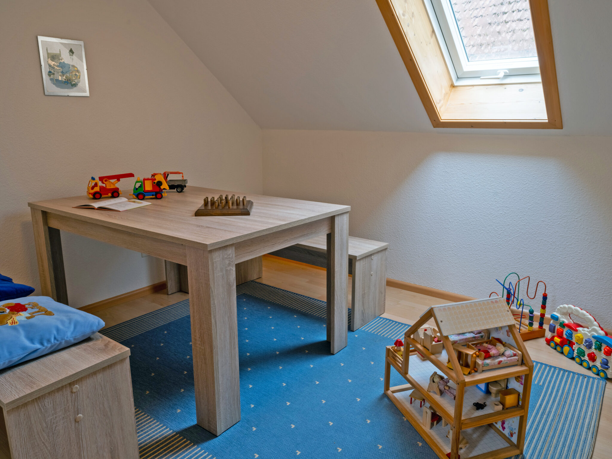 Spielecke für Kinder im hellen, schönen Treppenhaus des Ferienhaus Zimmermann in Zell am Harmersbach im Schwarzwald
