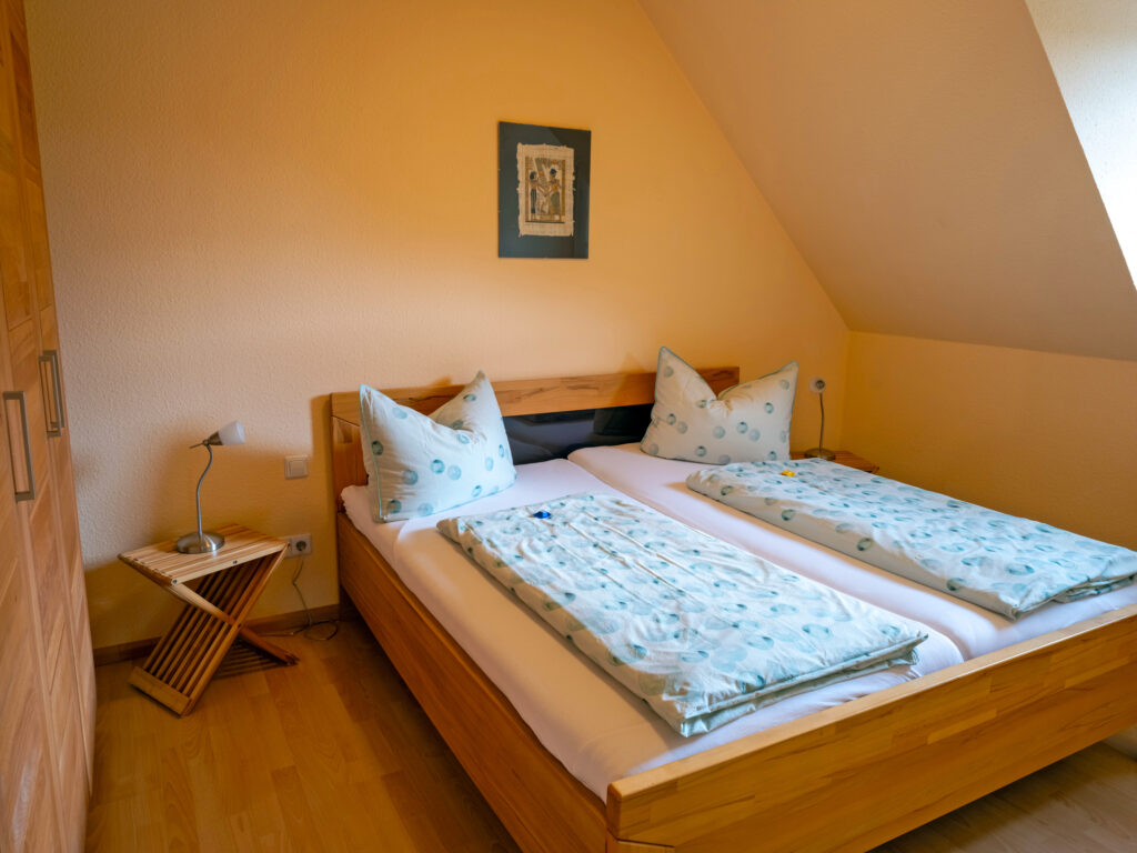 Das Schlafzimmer in der "Blauen Stube" (Ferienwohnung 3) im Ferienhaus Zimmermann Zell im Schwarzwald