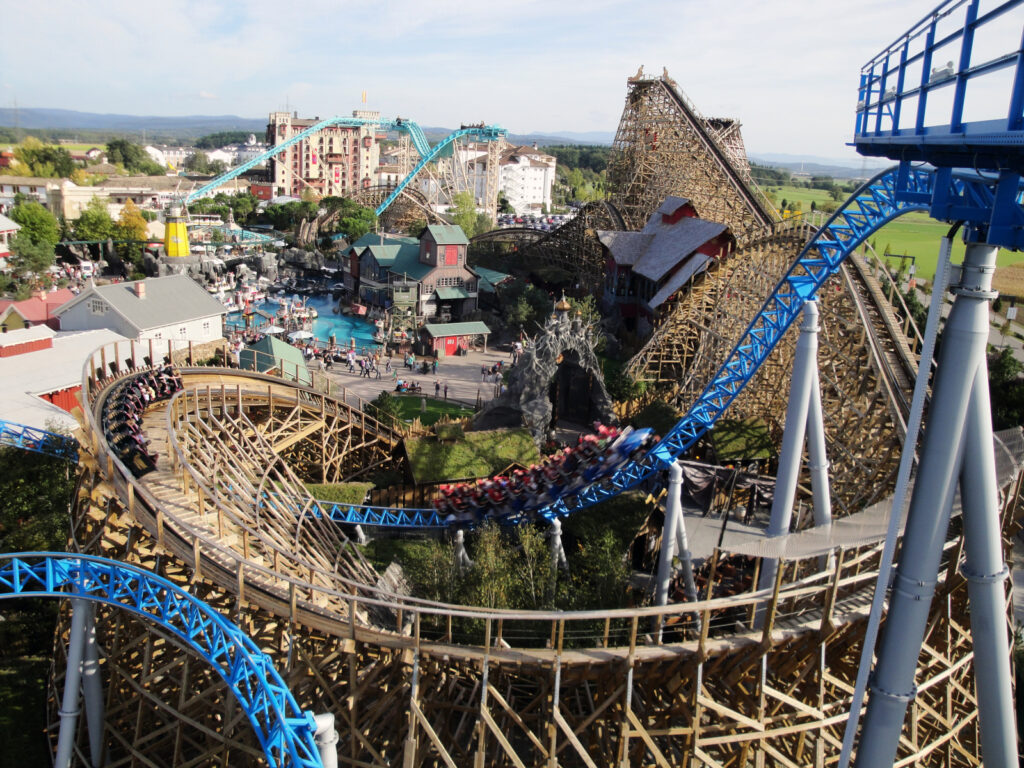 Die Achterbahnen Bluefire und Wodan im Europa Park in Rust