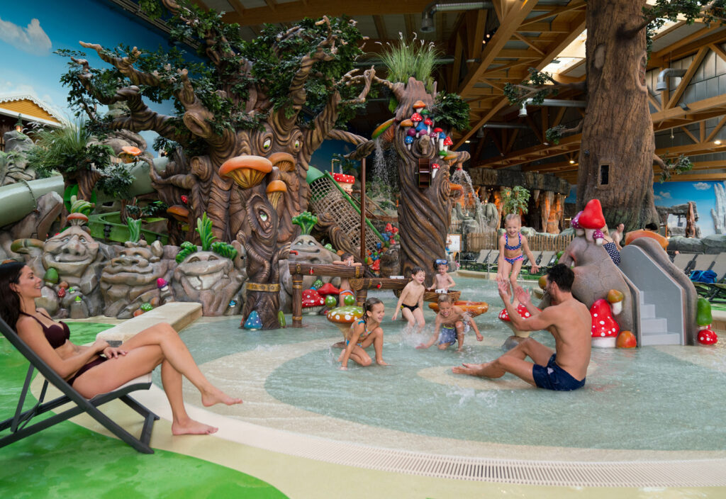 Kinder planschen im Rulantica Erlebnis Resort