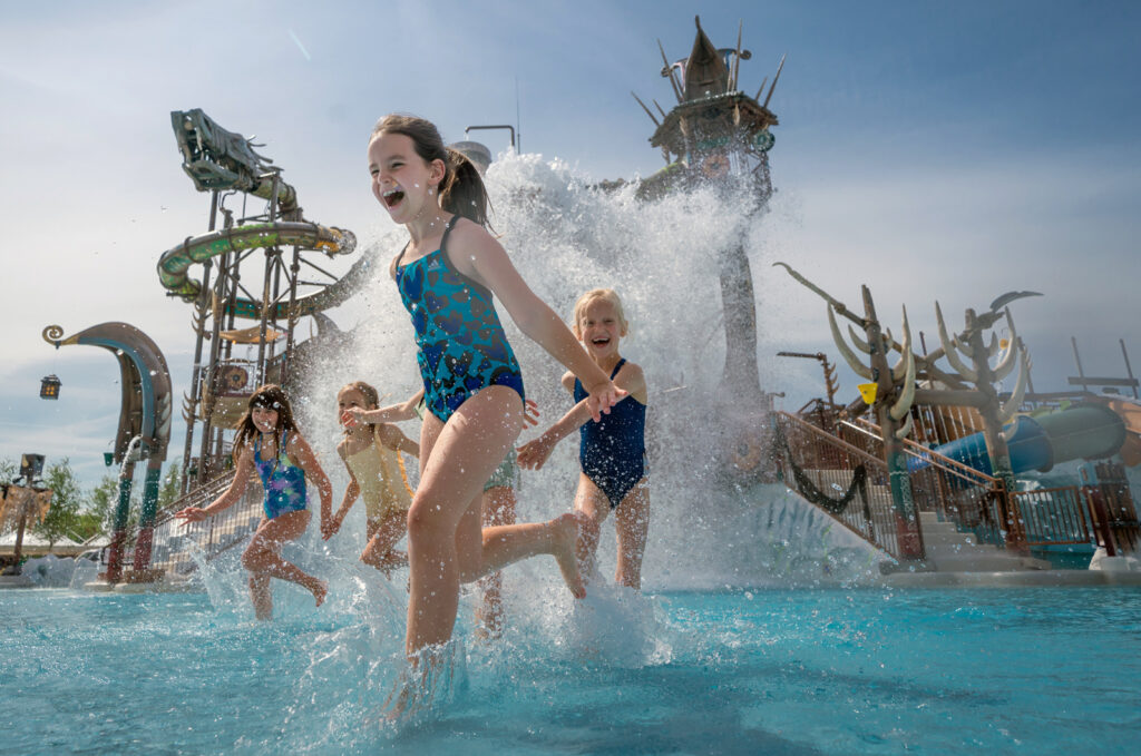 Kinder planschen im Rulantica Erlebnis Resort