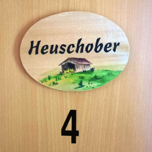 Türschild der Ferienwohnung 4 "Heuschober"